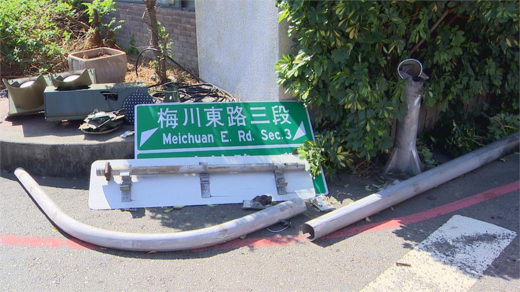 出包!台中大貨車吊臂沒收 扯斷紅綠燈害交通停擺