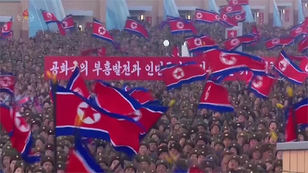 強調與俄羅斯友好? 金正恩搭普丁贈送豪車視察演習