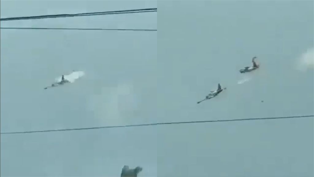 菲空軍演練釀慘劇！教練機「相撞墜毀」4飛官殉職　事發驚悚畫面曝光