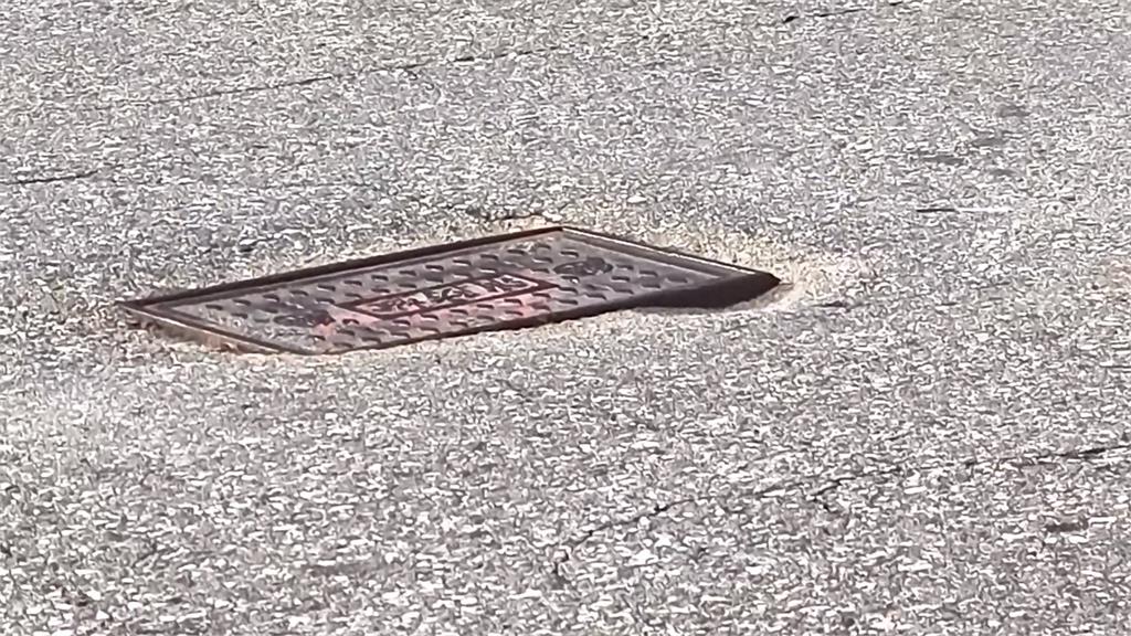 花蓮市馬路出現噴泉網笑「洗車囉」 台水曝原因