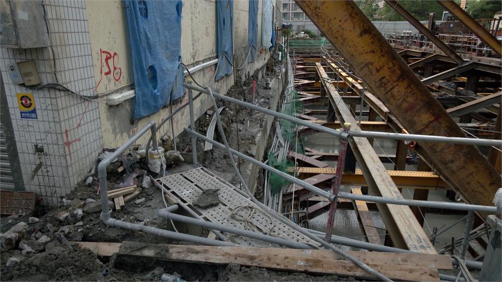 台中龍井工地施工害民宅傾斜　緊急出動鋼梁支撐、撤離住戶