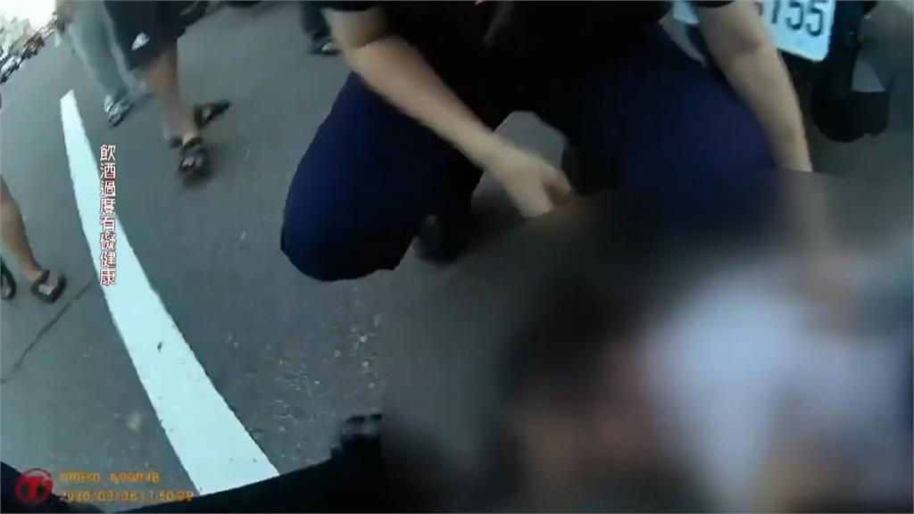 還在醉！苗栗女酒後企圖開車　遭友阻擋爆拉扯！警到場壓制