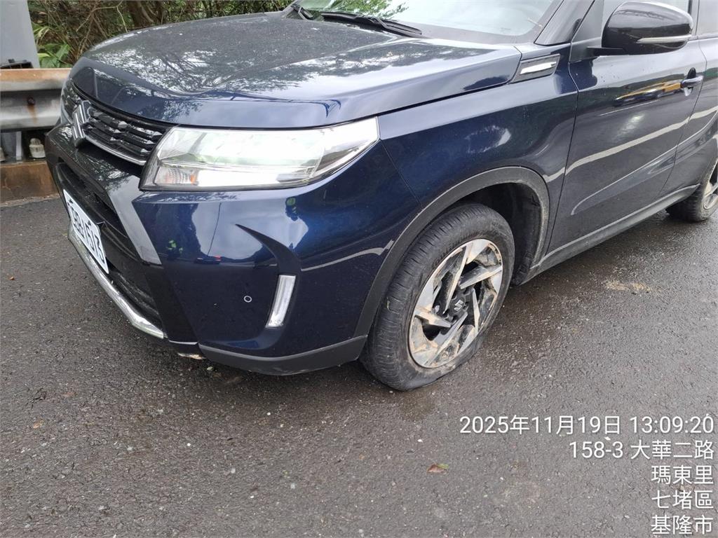 馬路上有「暗器」？　台62快道伸縮縫滿地碎石害車輛爆胎