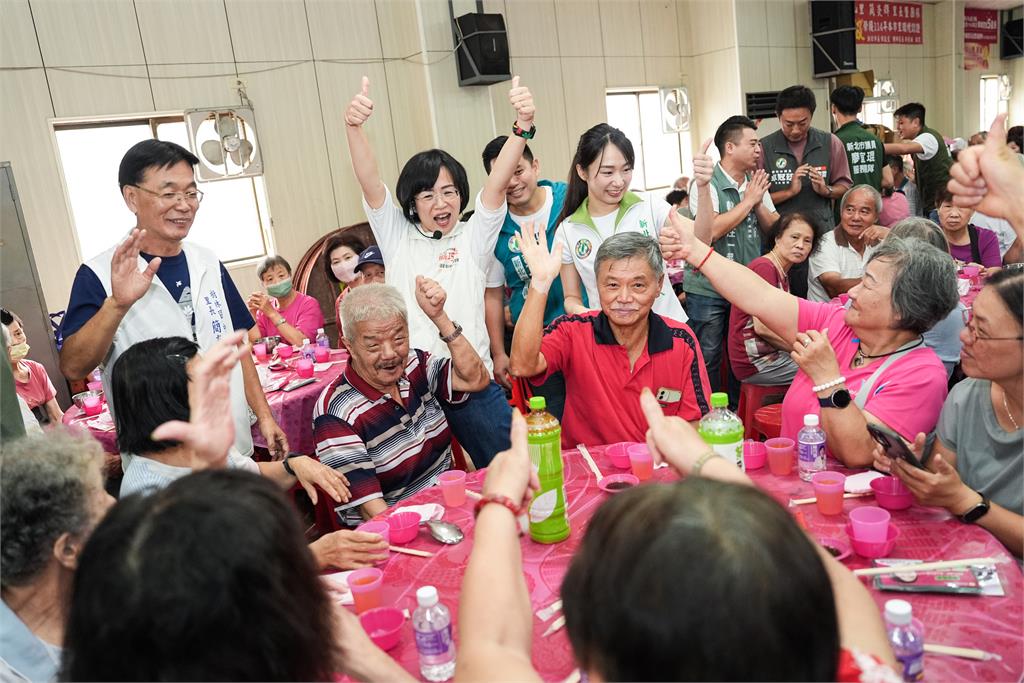 快新聞/樹林出市長!蘇巧慧出席父親節餐會大受歡迎 「這些福利」長輩大讚