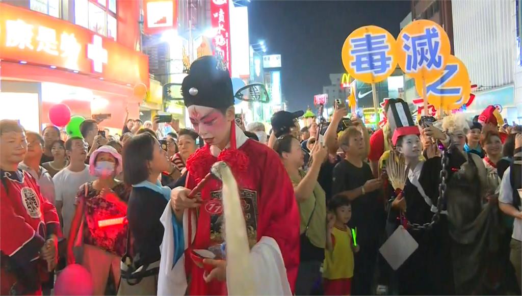 嘉義城隍廟「諸羅夜巡」 結合AI打造375公分巨型城隍機甲
