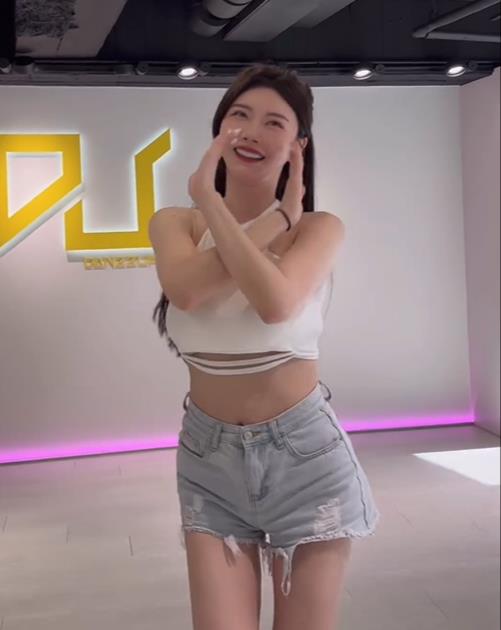 最兇闆娘跟風跳「手指舞」!2亮點全場大失焦網驚:真的好多UUUU