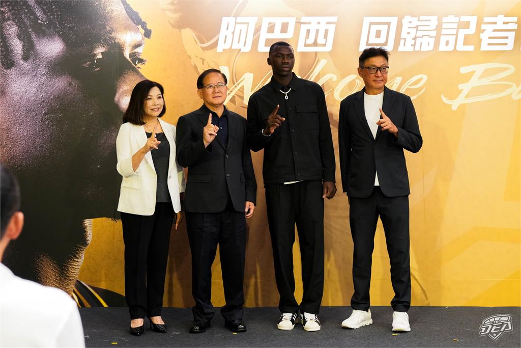 籃球/黑豹歸隊!阿巴西重披0號戰袍 本土球員最高薪回歸中信特攻