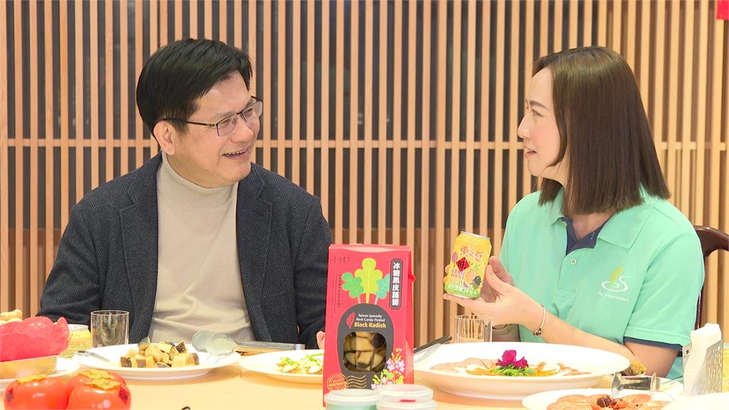 農業青年大使準備澎派年菜 林佳龍讚不絕口不忘呼籲這件事