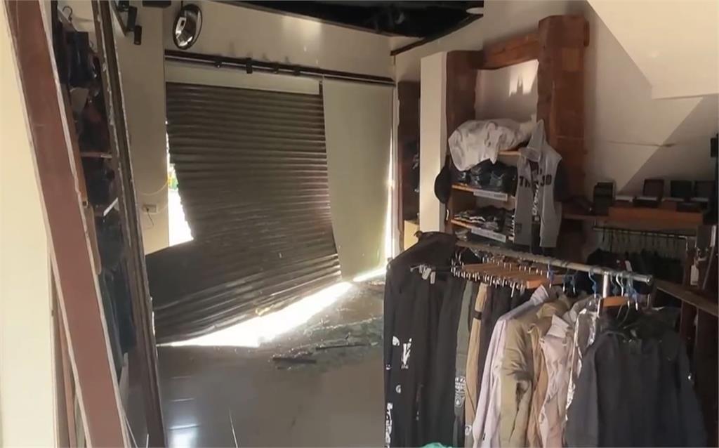 疲勞駕駛?屏東轎車衝進服飾店 台南駕駛自撞電桿釀一死三傷