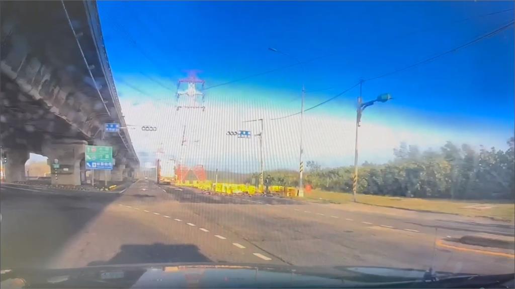 台15線貨車「整車酒傾倒」滿地碎玻璃　路過民眾驚呼：超扯