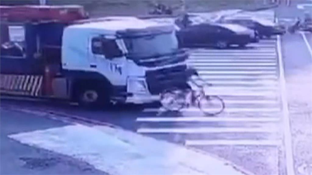 彰化139線驚悚車禍! 71歲自行車騎士遭大貨車輾過命危