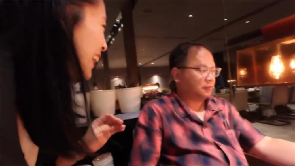 徐巧芯國外逛超市「驚見柯總召」震撼合影曝光！真相大反轉全網笑了