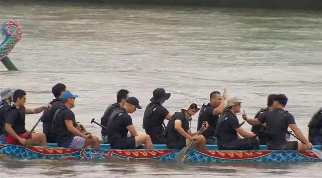 世壯運(影)/龍舟賽男子200公尺30+組 各隊猛男奮勇向前划競爭激烈