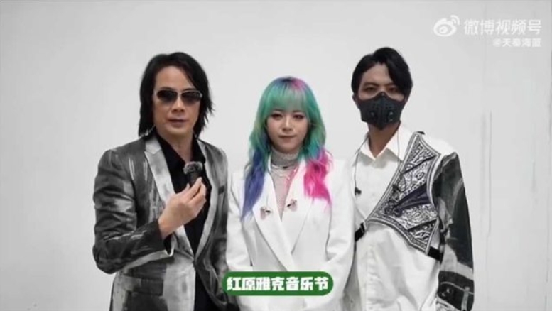 建寧老師組「飛兒樂團3.0」!網見「新成員」傻眼:是在cosplay?