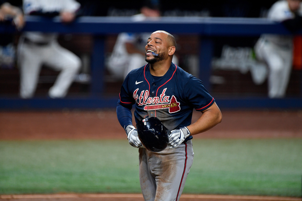 MLB(影)／又出現「少棒全壘打」！史密斯跑壘速度太慢跑完直接躺平笑翻全場