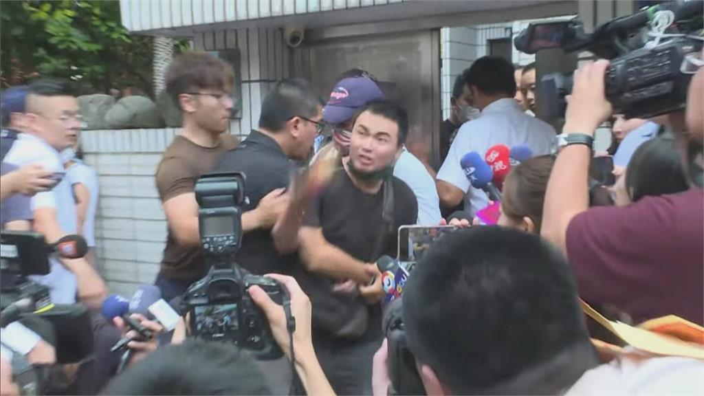 吃屎哥突襲柯文哲撒錯「冥紙」下場慘了！民俗專家示警：自己恐走衰運