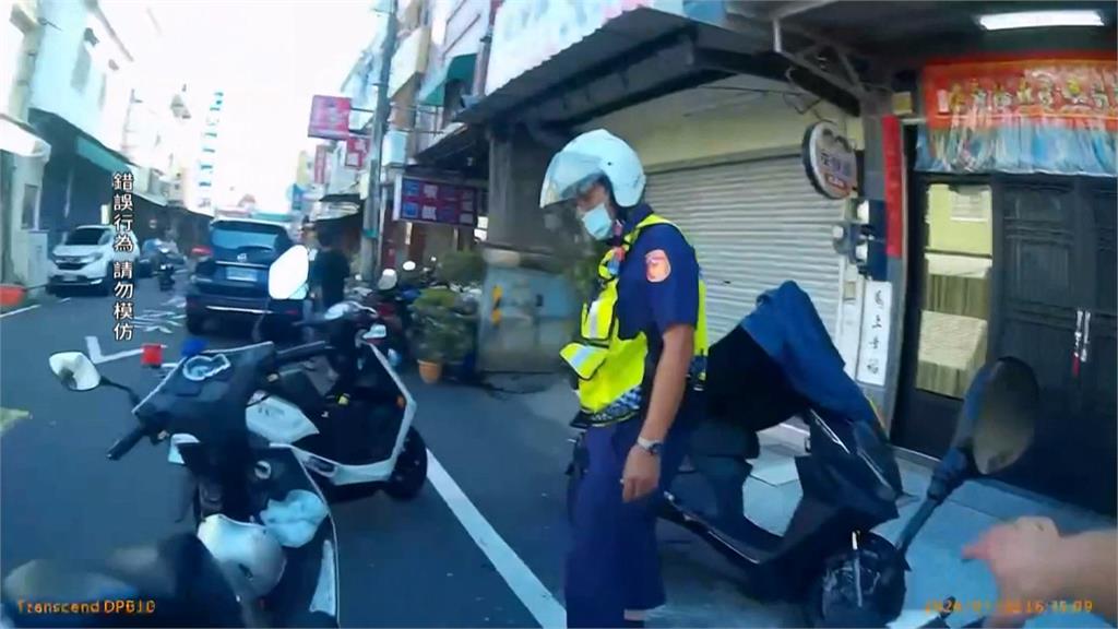 車牌被吊扣異想天開「改掛這張牌」　有夠荒謬！高雄警攔查騎士再揪毒駕