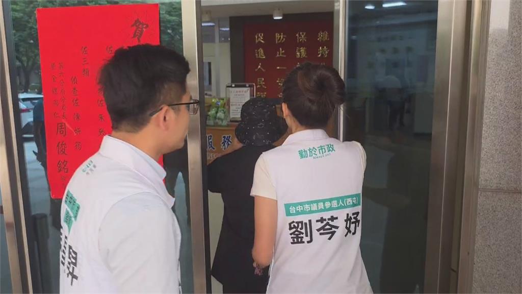 柯文哲逛逢甲夜市疑遭噴辣椒水　民眾黨報案！輔選加派警力保護