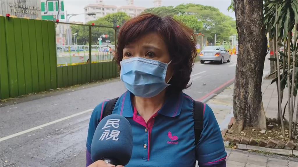 高雄路樹爆壓傷騎士意外　疑遭強陣風吹斷