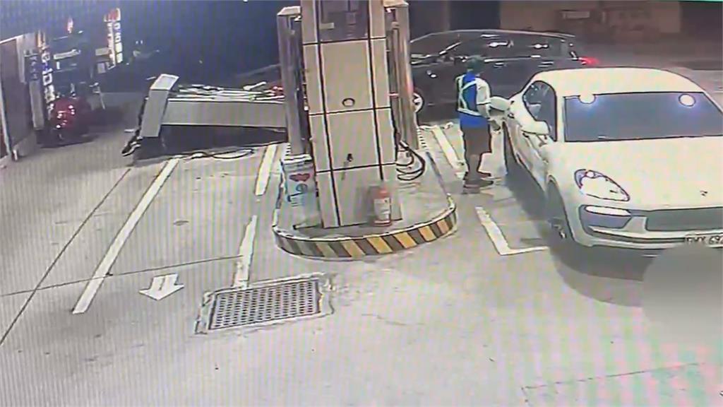 桃園轎車高速衝撞加油站 撞倒加油機 釀2傷