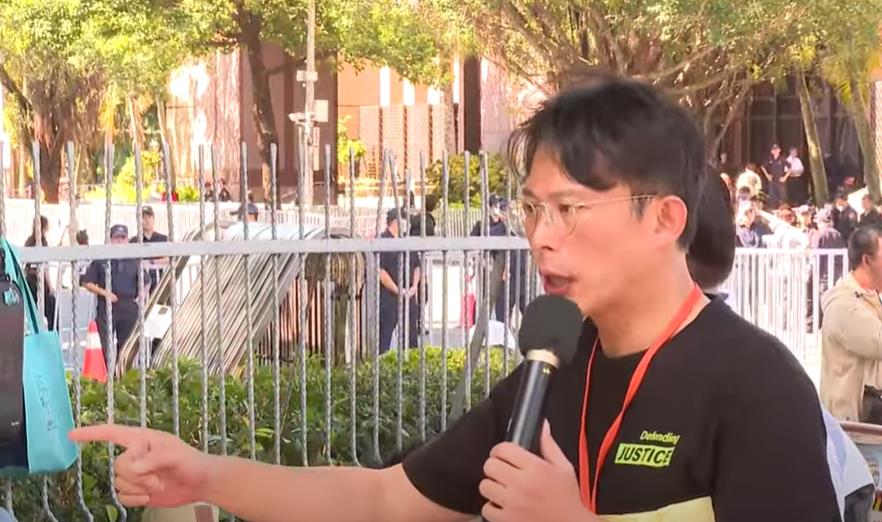 快新聞/「小草」集結包圍北檢! 黃國昌現身怒吼:沒看過檢查官這麼惡質