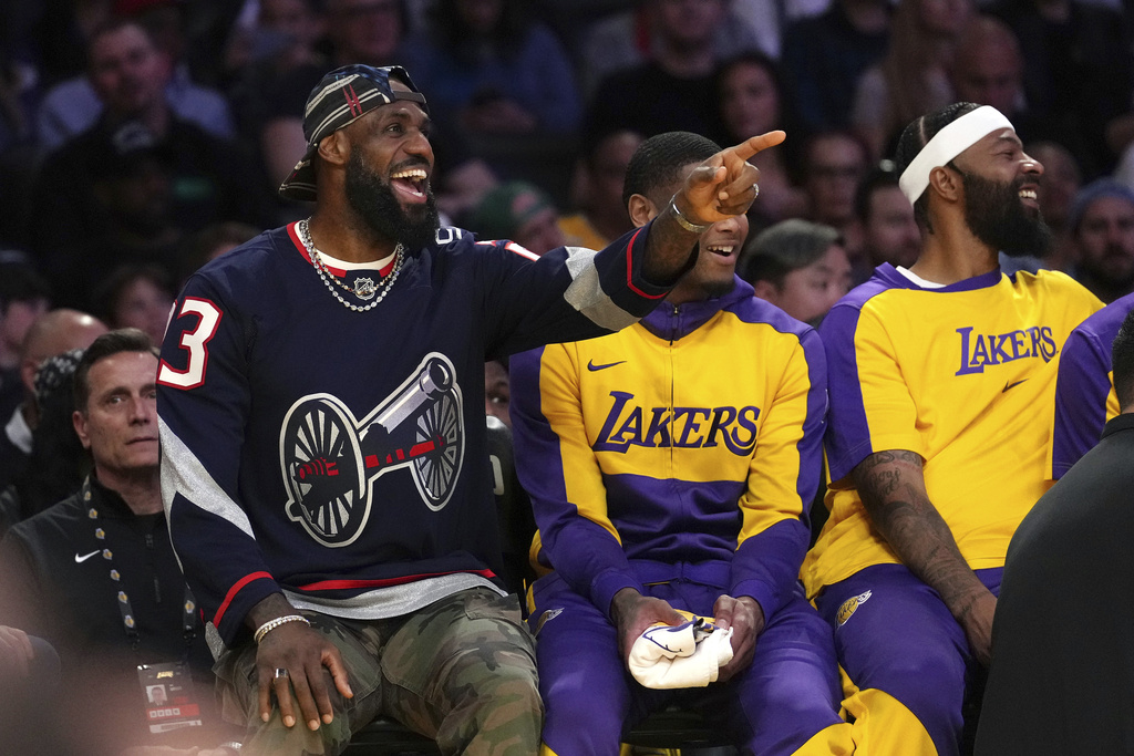NBA(影)/賽前通道投籃展現超好手感 Doncic首節獨得21分湖人輕取金塊