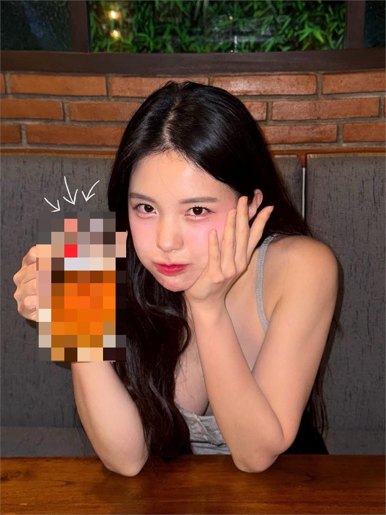 李多慧喝酒「胸前鈕扣突解開」!1姿勢秒變「兇惡視角」13萬網全看呆