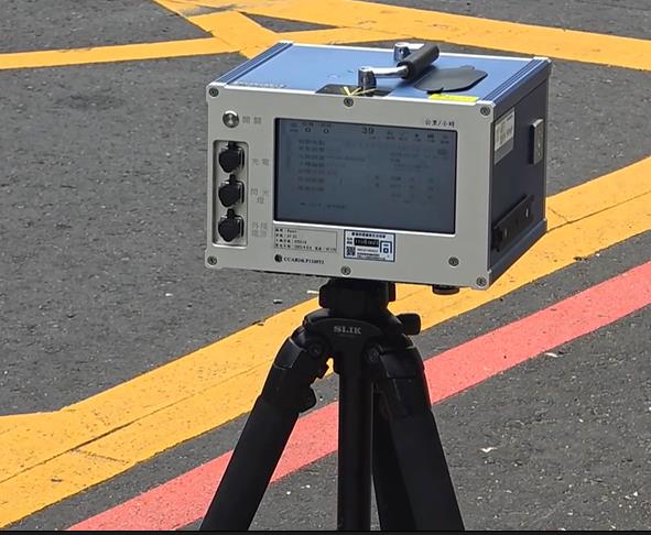 男超速挨罰並吊牌　卻因測速號誌「設置不當」免罰