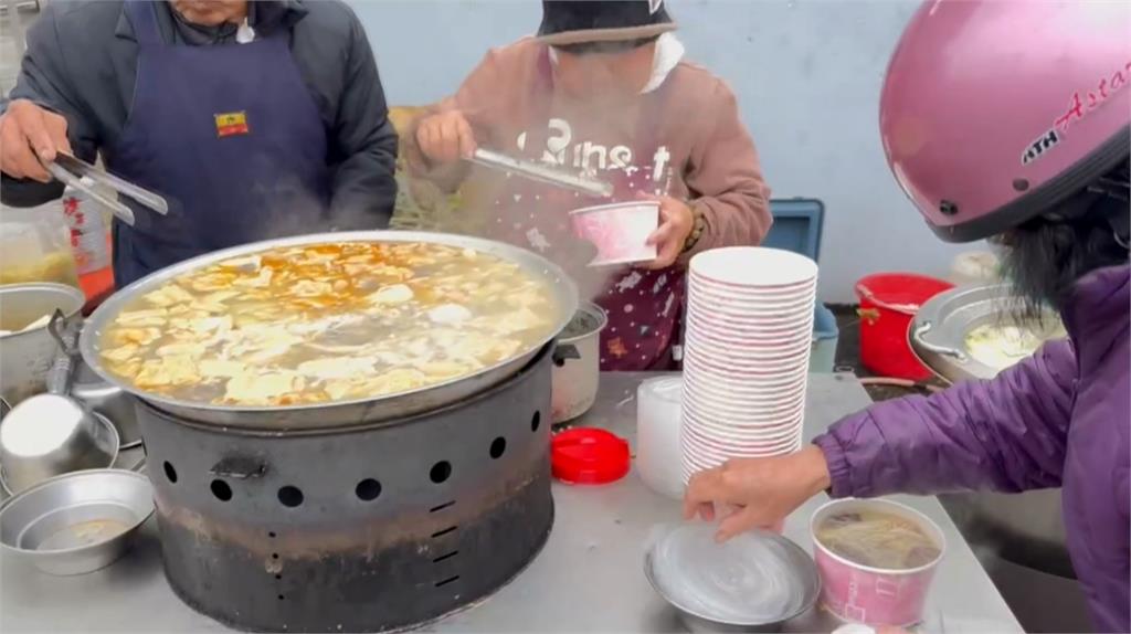 餘震不斷！災民有家歸不得　民眾暖心發物資、幫煮麻油雞