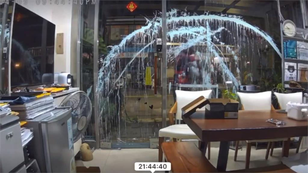 建築師事務所遭「蒙面俠潑漆」 疑合作廠商糾紛!業者:掃到颱風尾