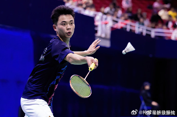 預言羽球選手「昏厥倒地」亡!他8天前稱「我是穿越者」全網嚇壞:好恐怖…
