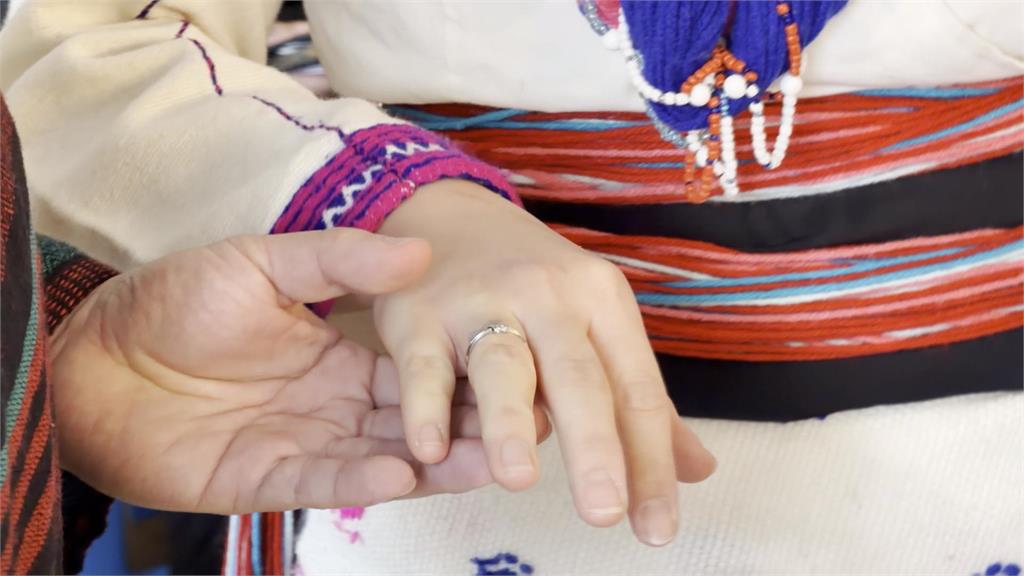 不留遺憾!婚禮搬進醫院病房 癌父見證愛女出嫁「溫馨感人」