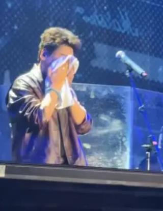 F4慘變F1…朱孝天中國演唱「台下超空」免費送票超慘!走音淚崩原因曝光