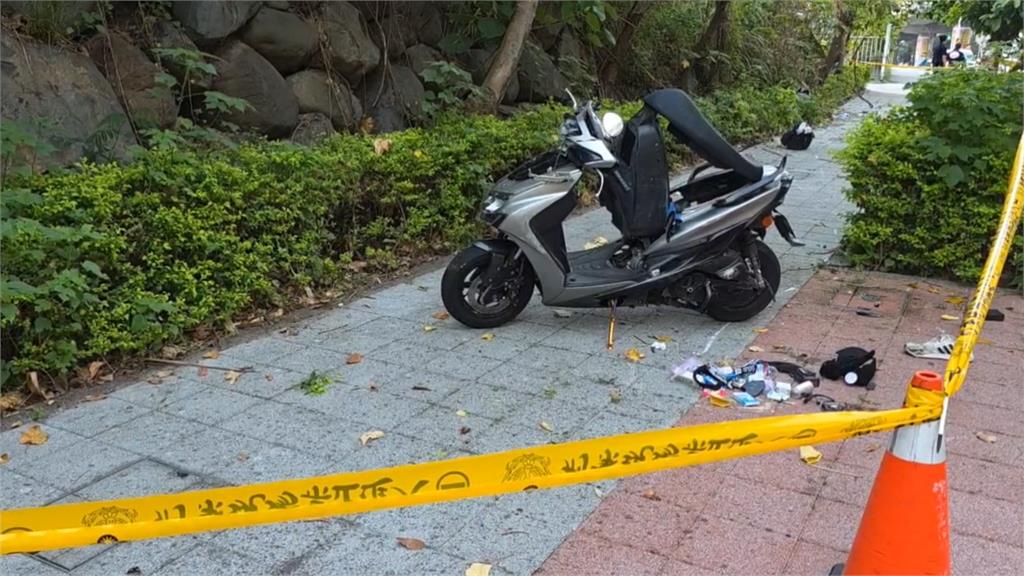 快新聞／凌晨淡水1雙載機車「不明原因擦撞路緣」摔車！　乘客1死1傷