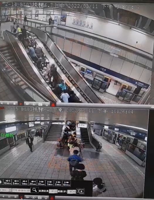 板南線電扶梯「失速下滑」驚悚影片曝！30人上演真實版「絕命終結站」