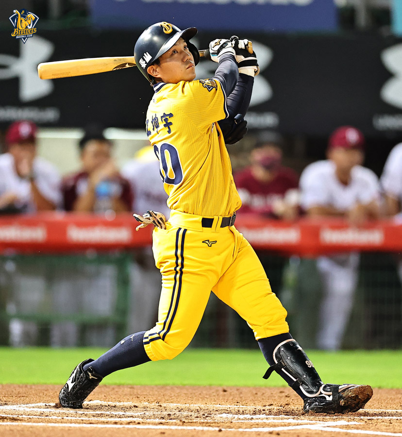 泰樂首場先發就勝投 岳政華開轟率兄弟擊敗桃猿