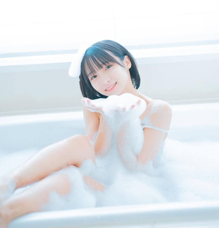 「停車場鴕鳥」點閱破110萬!真身「美少女偶像」入泡泡浴0和諧大解放