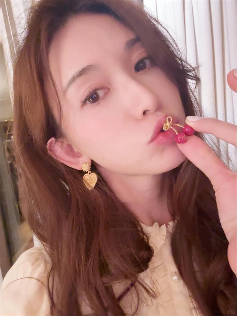 50歲林志玲「0精修自拍」真實狀態流出!大中分「光滑巨蛋」網看傻:不一樣