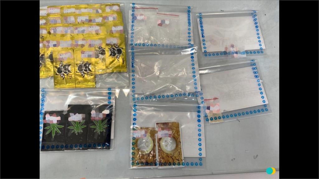 跟老婆吵架！駕駛「亂按手機」洩憤　自撞號誌箱後被搜出毒咖啡包