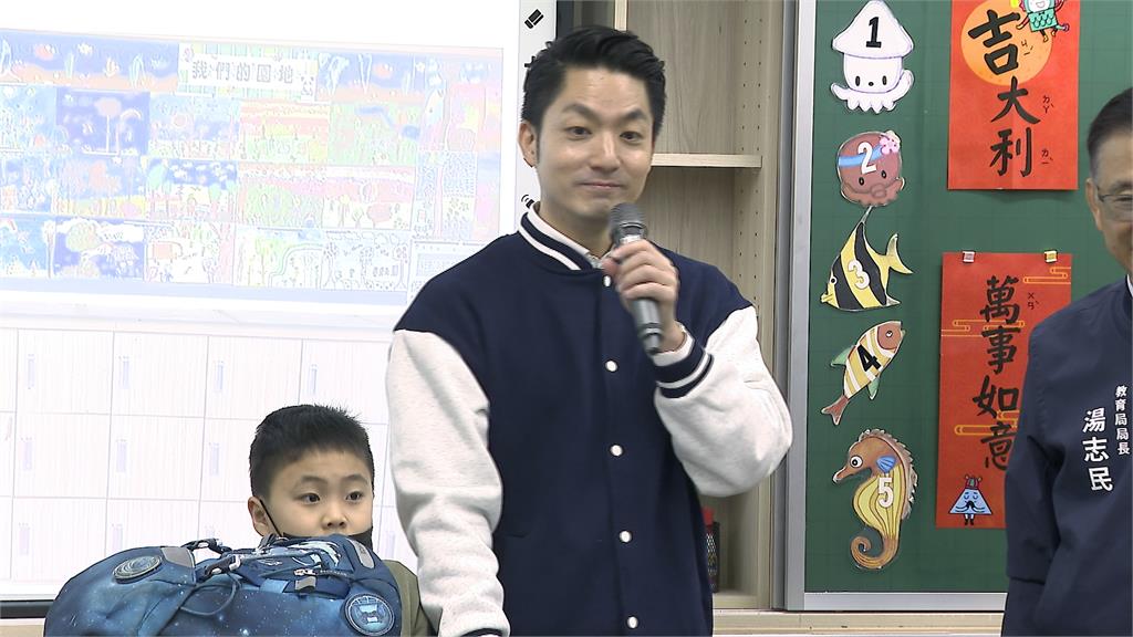 開學日爸媽最快樂!宣導書包減重 蔣萬安:三寶爸懂家長的苦!
