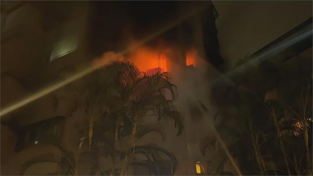 集合住宅暗夜火警　上百名住戶疏散　起火點位於3樓　獨居住戶也不知為何起火