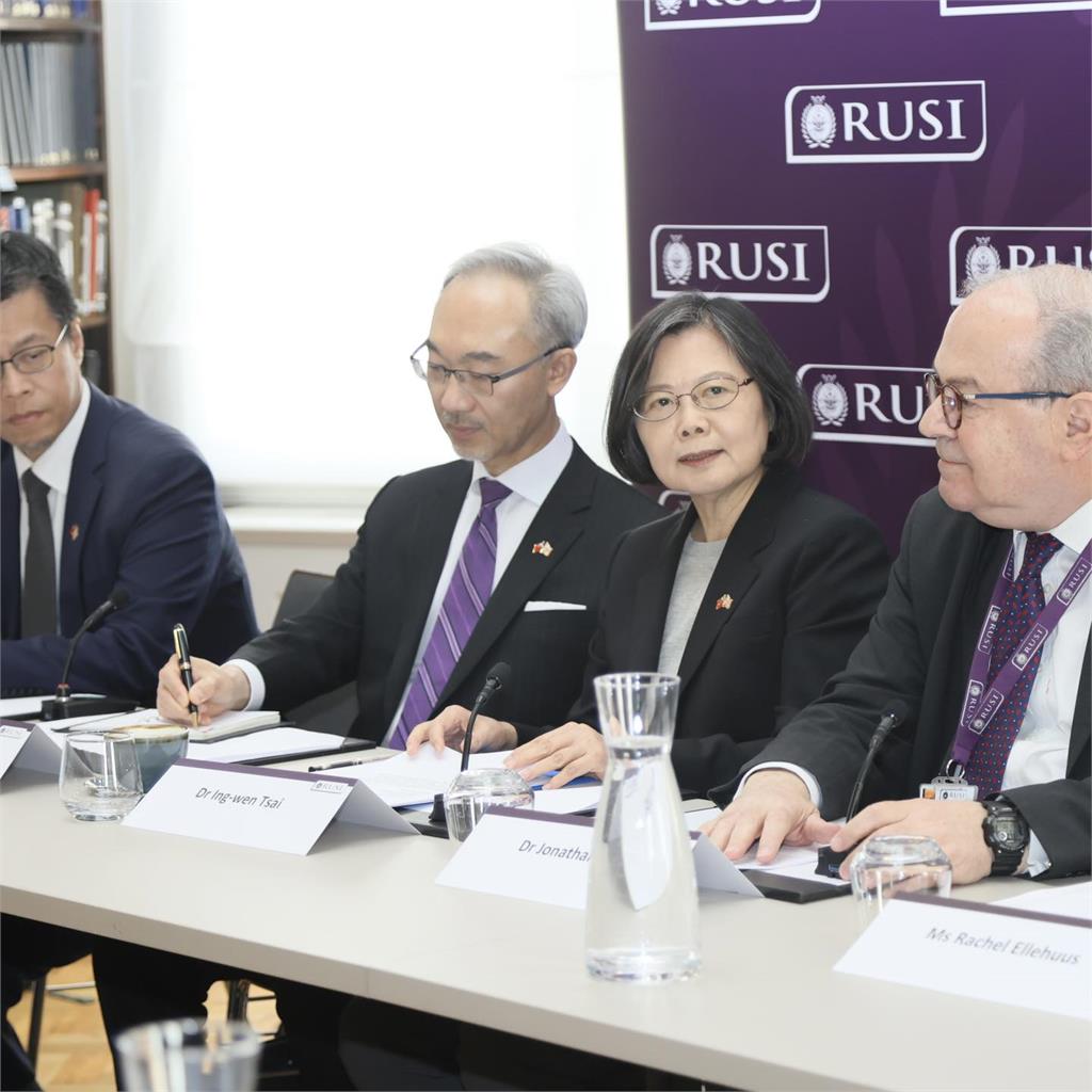 訪歐見他喊「來自台灣」太感動!蔡英文曝「海外1事」談民主:處境困難但勇敢