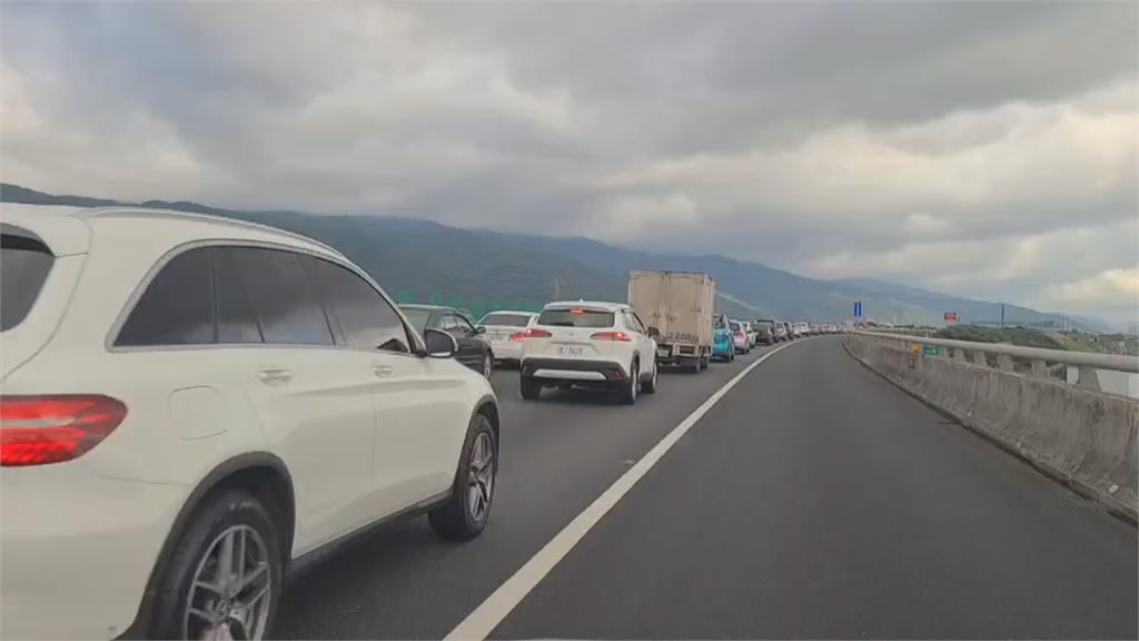 收假返家! 國5湧北上車潮 下午實施高乘載管制