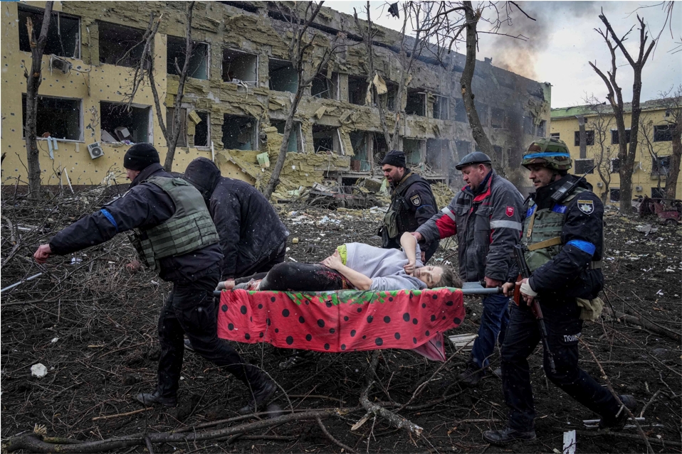 俄軍無情炸毀烏克蘭1婦幼醫院　澤倫斯基痛斥：全世界還要做多久的幫兇？