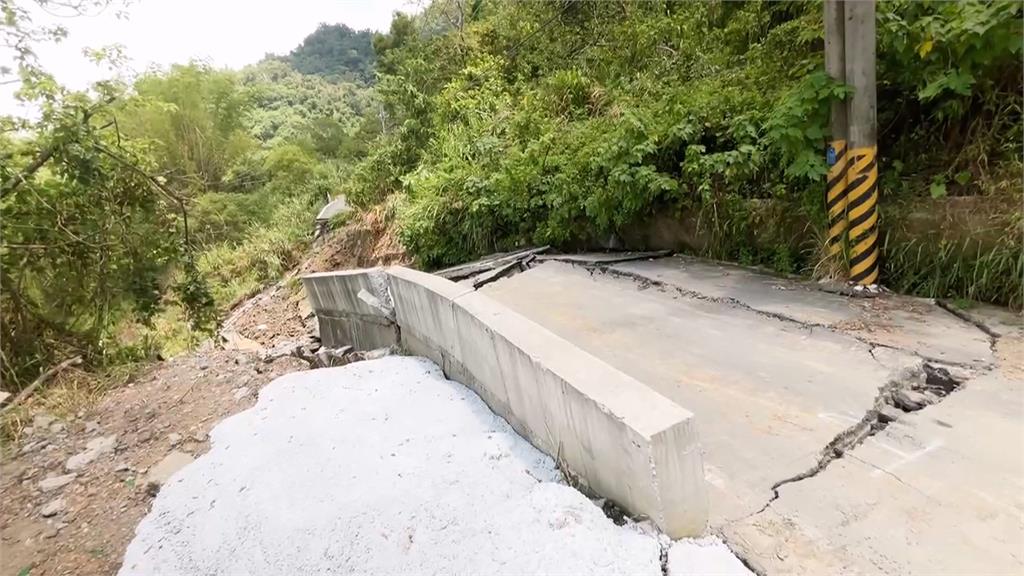 關山里「路基掏空」　颱風又要來！工程單位急封閉