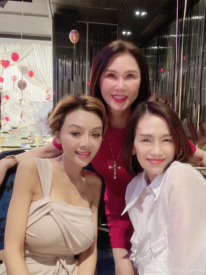 「波霸始祖」葉子楣57歲近況曝光!聚會照驚見手臂細到見骨
