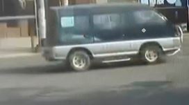 廂型車擦撞兩車再猛撞號誌桿　苗栗7旬夫妻1死1重傷　