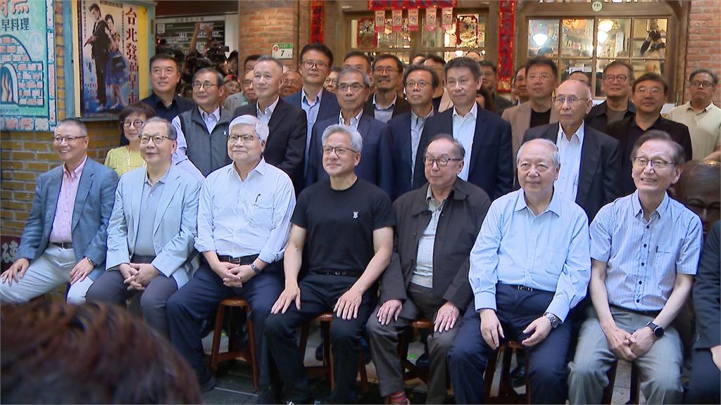 黃仁勳訪台行程滿檔! 會老友張忠謀夫婦共進晚餐