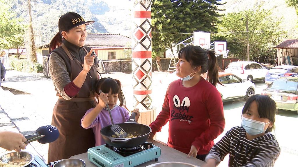 異言堂/生態廚師前進南投德鹿谷小學 推展四大地景食農教育
