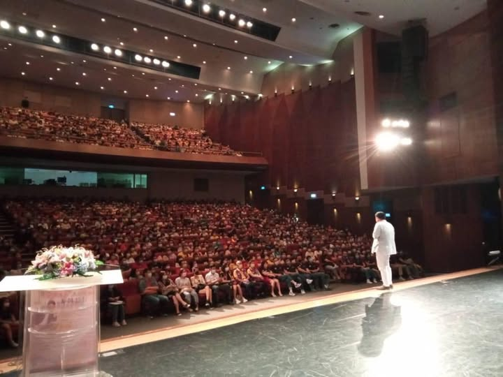 呂捷遭嗆「別教中國史」!本人霸氣回酸民「我還出書發大財」:有沒有很不爽?